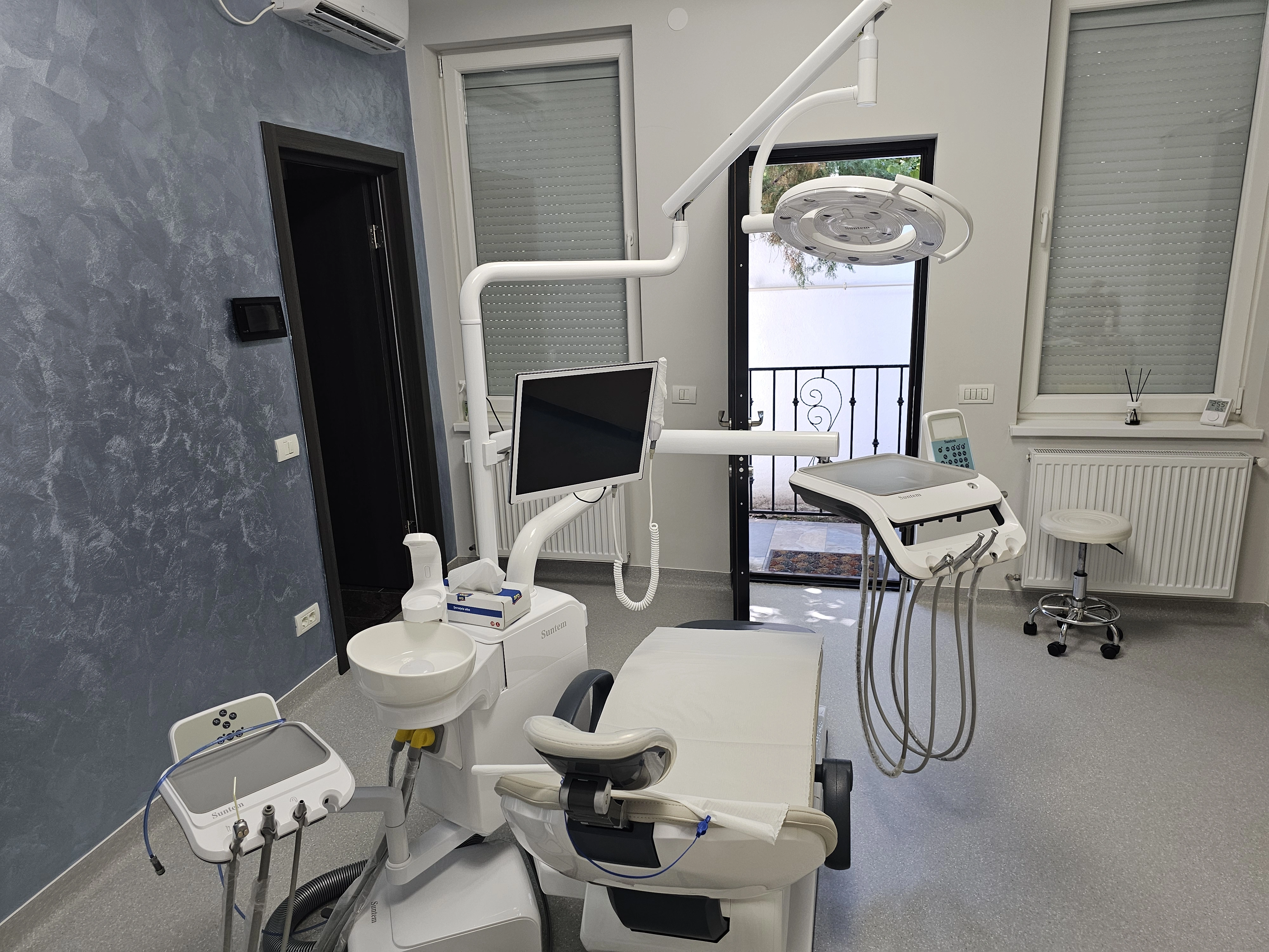 Echipament medical avansat CadTech Dental